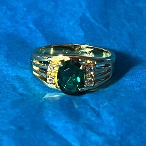 Vintage 18k GE yellow gold emerald green simulated diamond ring size 6.5